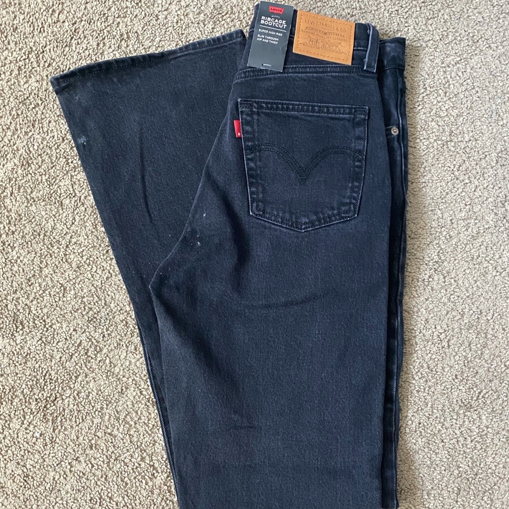 Levi’s Ribcage Bootcut jeans.